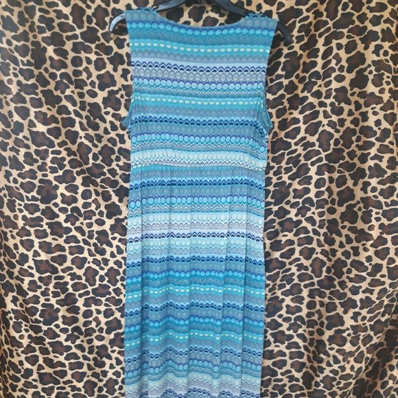 Casual dress with coordinating shrug - Picture 5 of 12